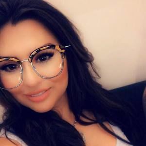 Meet your Posher, Alma